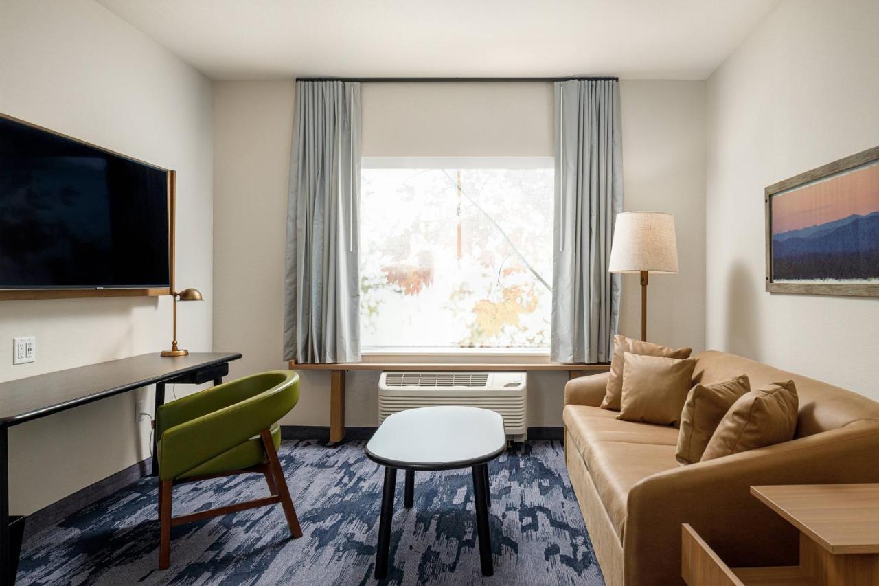 Fairfield Inn & Suites By Marriott Salina Exterior photo
